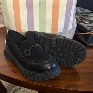 G.C Shoes Women’s 9.5 Vince Black Loafers